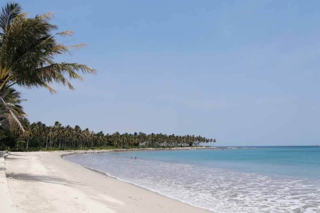 rekomendasi pantai di banten