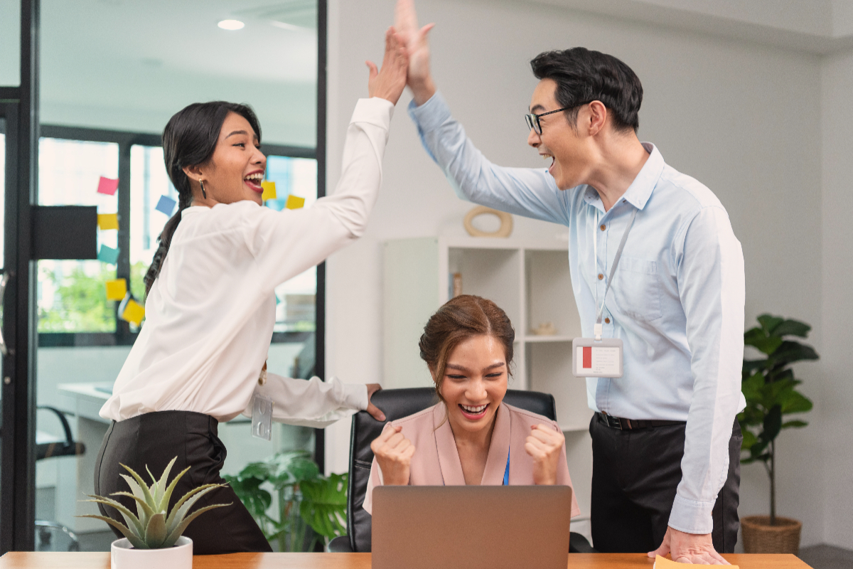 menciptakan suasana kantor menyenangkan